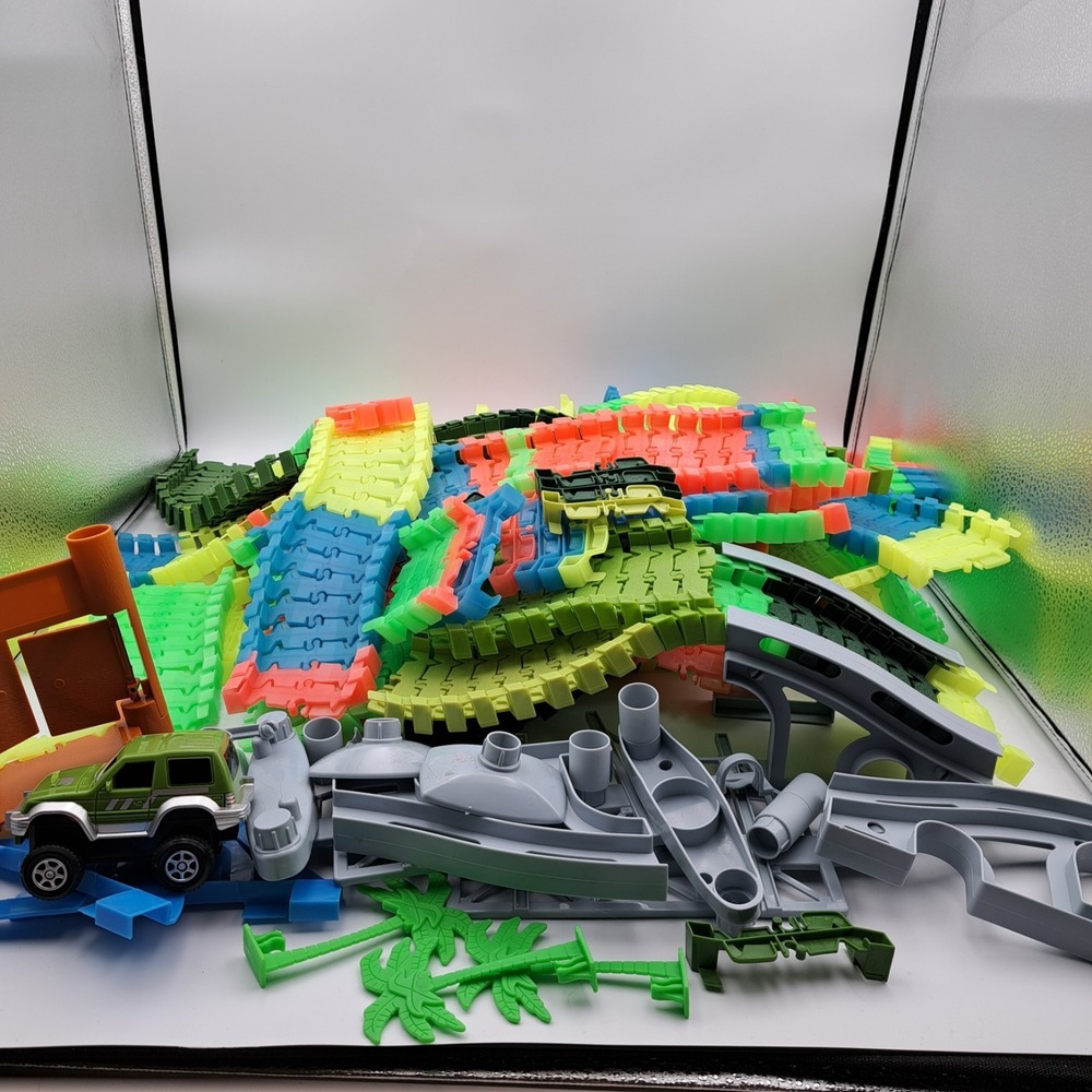 5 Lb Lot Of Magic Tracks & Accessories With 1 Truck